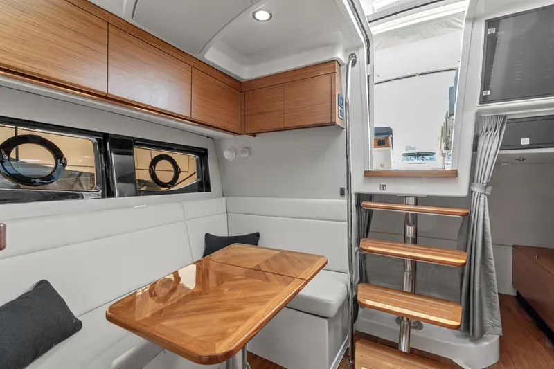 Slide: The Image of Boston Whaler 405 Conquest 2026 - 33