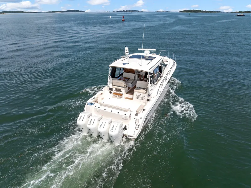 Slide: The Image of Boston Whaler 405 Conquest 2026 - 2