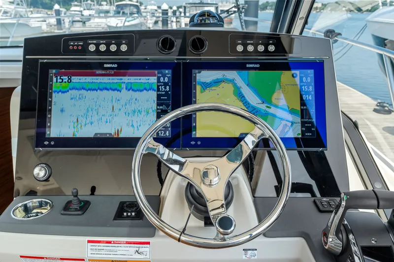 Slide: The Image of Boston Whaler 405 Conquest 2026 - 27