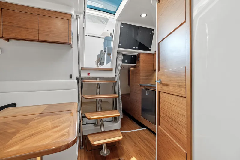 Slide: The Image of Boston Whaler 405 Conquest 2026 - 36