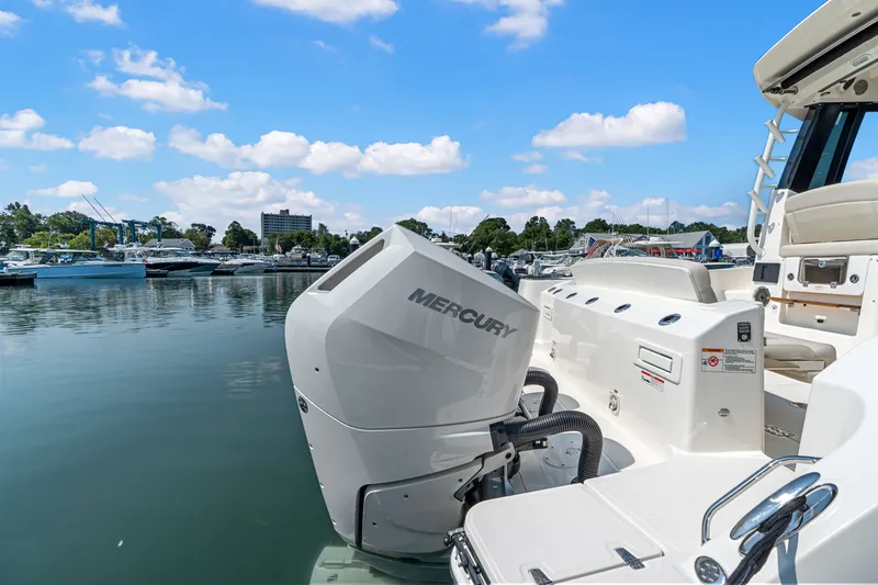 Slide: The Image of Boston Whaler 405 Conquest 2026 - 7