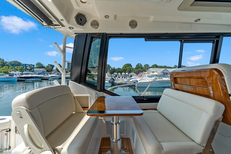 Slide: The Image of Boston Whaler 405 Conquest 2026 - 19