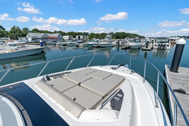 Slide: The Image of Boston Whaler 405 Conquest 2026 - 46