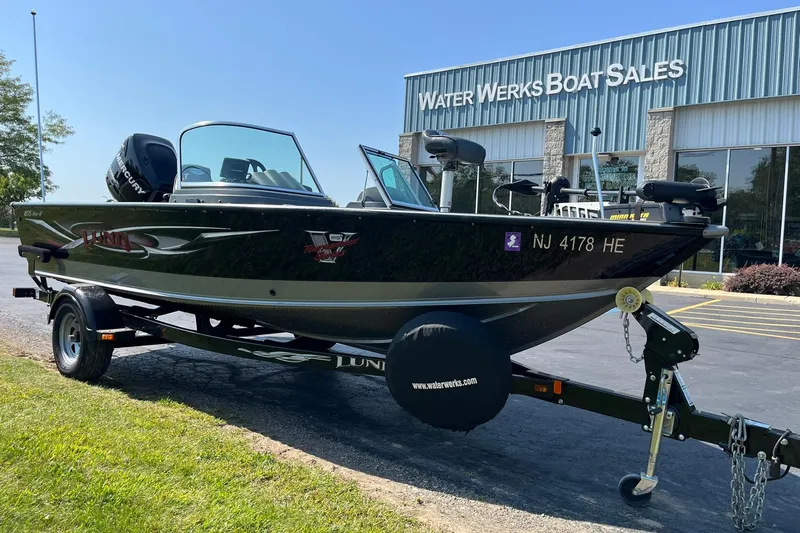 Slide: The Image of 2013 Lund 1875 Pro-V IFS boat on trailer at Water Werks Boat Sales. - 1