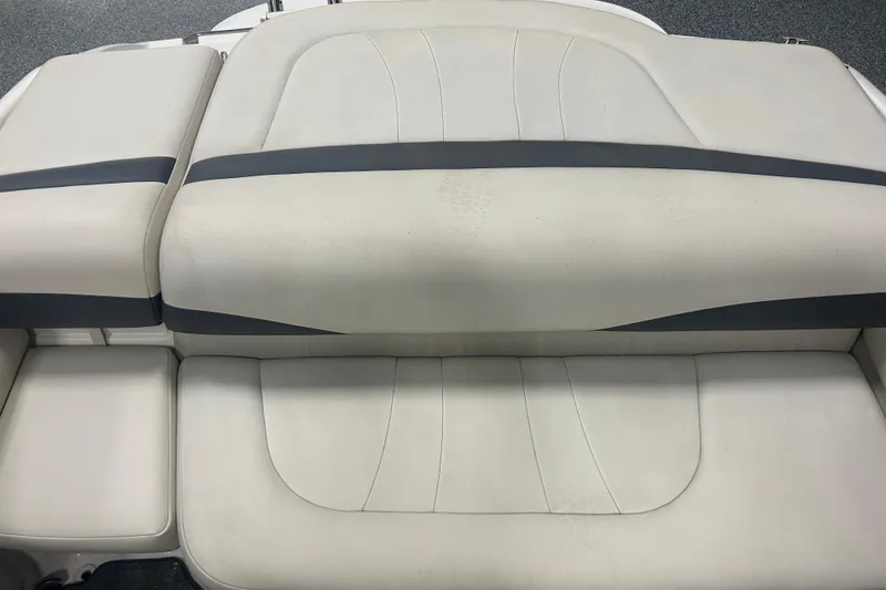 Slide: The Image of 2004 Chaparral 204 SSi boat seat with white and gray upholstery. - 14