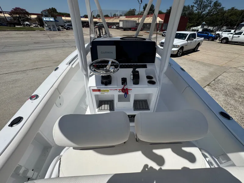 Slide: The Image of Sea Hunt Ultra 219 2026 - 12