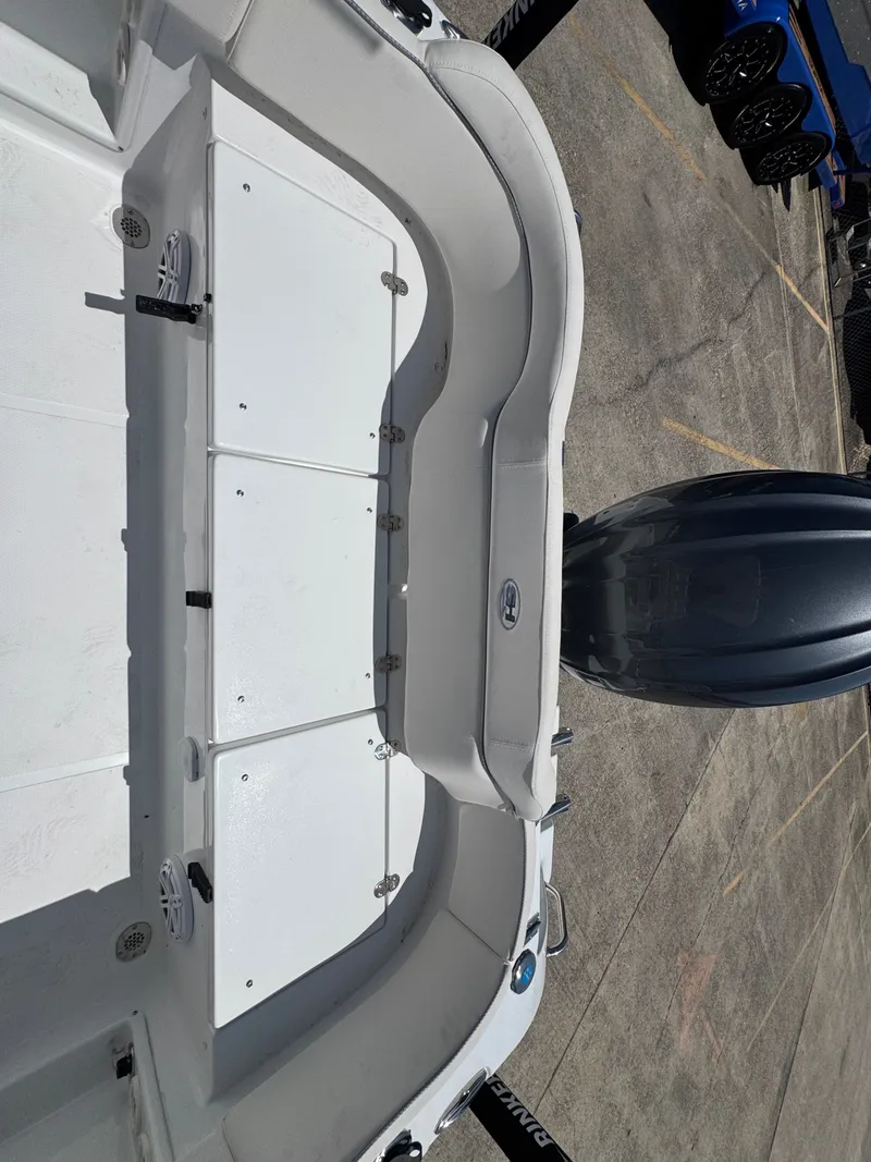 Slide: The Image of Sea Hunt Ultra 219 2026 - 20