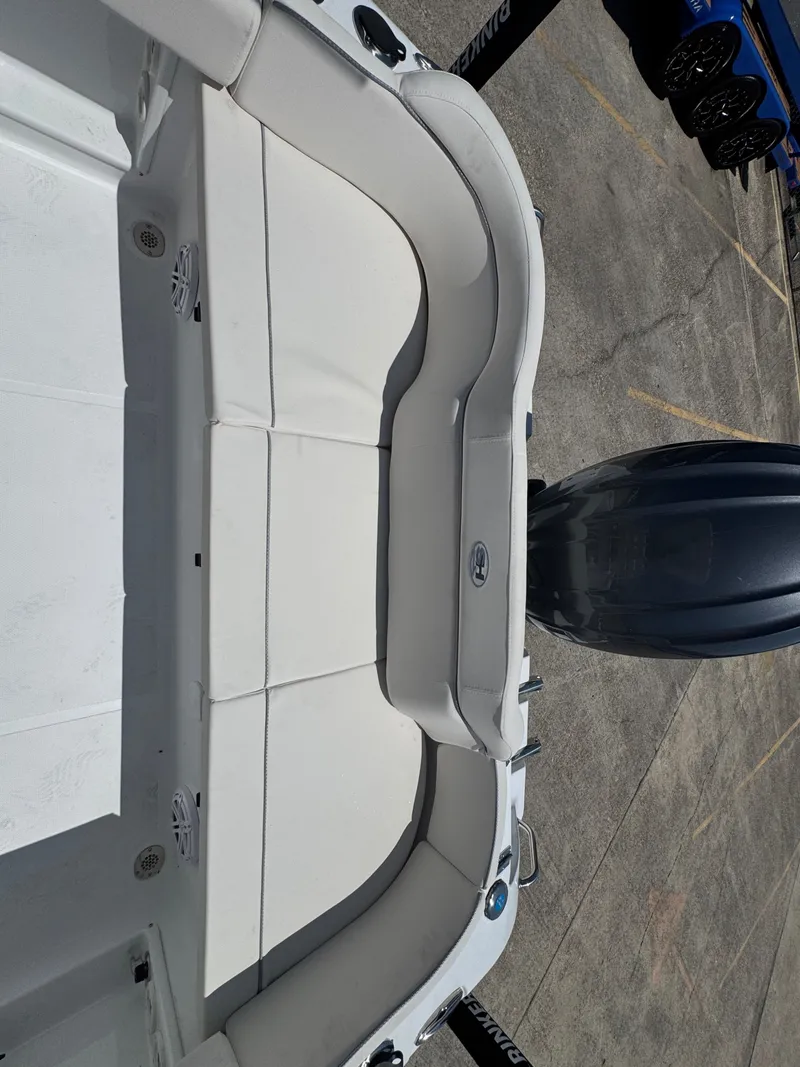 Slide: The Image of Sea Hunt Ultra 219 2026 - 21