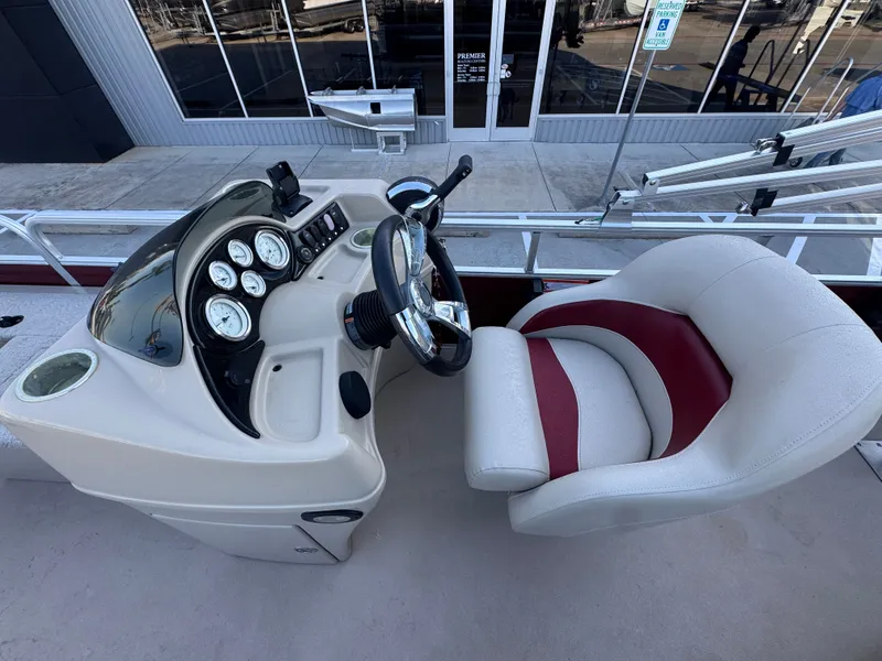 Slide: The Image of Lowe SF 214 Sport Fish 2015 - 11