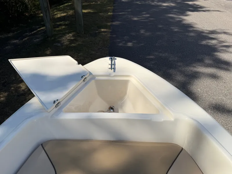 Slide: The Image of Scout 175 Sportfish 2018 - 19