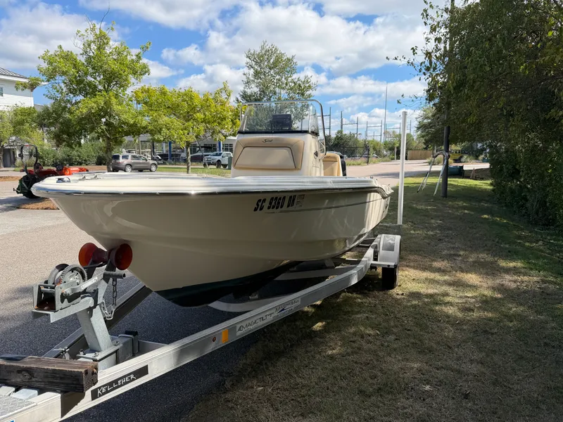 Slide: The Image of Scout 175 Sportfish 2018 - 2