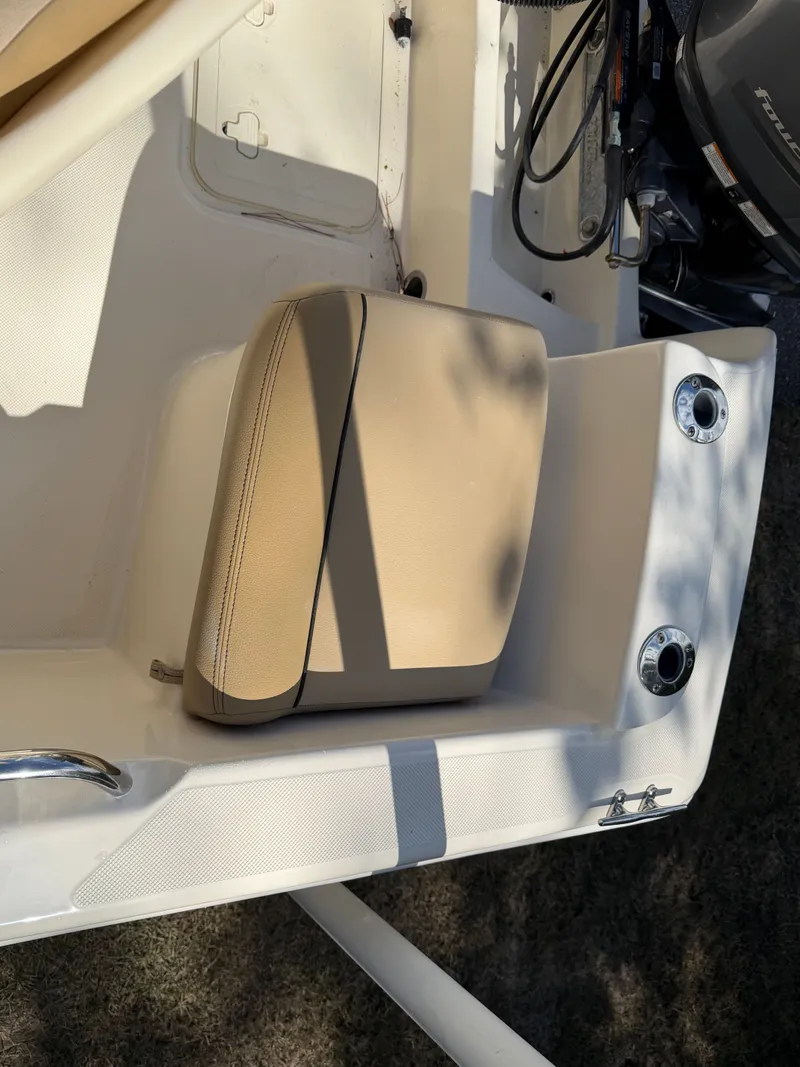 Slide: The Image of Scout 175 Sportfish 2018 - 8