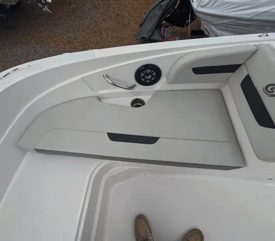 Slide: The Image of Hurricane SunDeck Sport 185 OB 2022 - 15