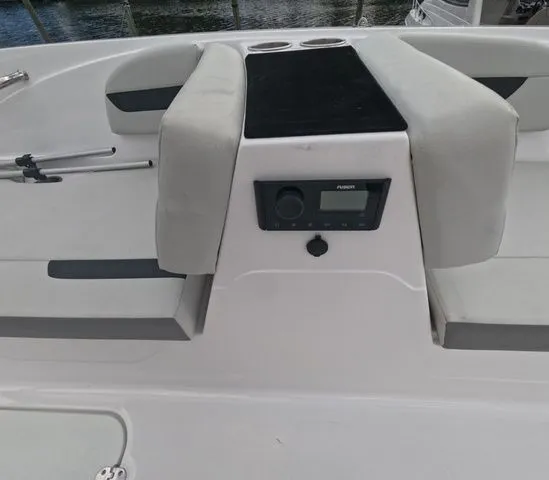 Slide: The Image of Hurricane SunDeck Sport 185 OB 2022 - 17