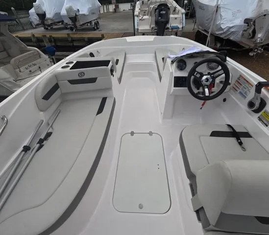 Slide: The Image of Hurricane SunDeck Sport 185 OB 2022 - 18