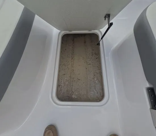 Slide: The Image of Hurricane SunDeck Sport 185 OB 2022 - 20