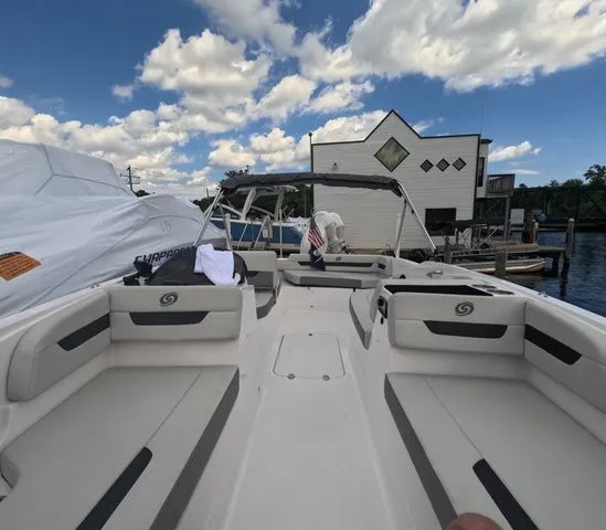 Slide: The Image of Hurricane SunDeck Sport 185 OB 2022 - 21