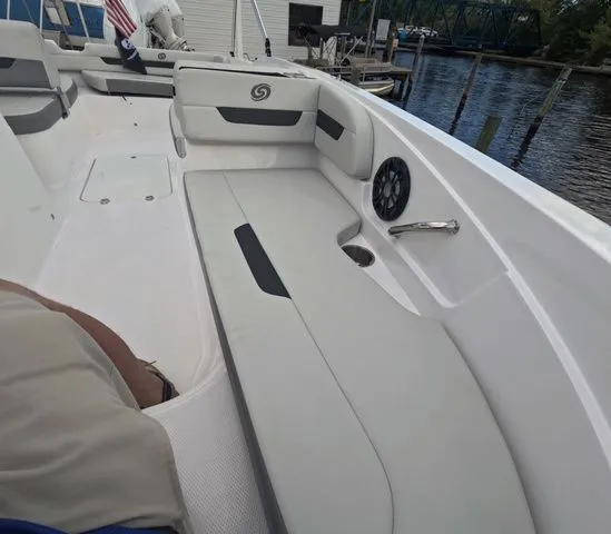 Slide: The Image of Hurricane SunDeck Sport 185 OB 2022 - 22