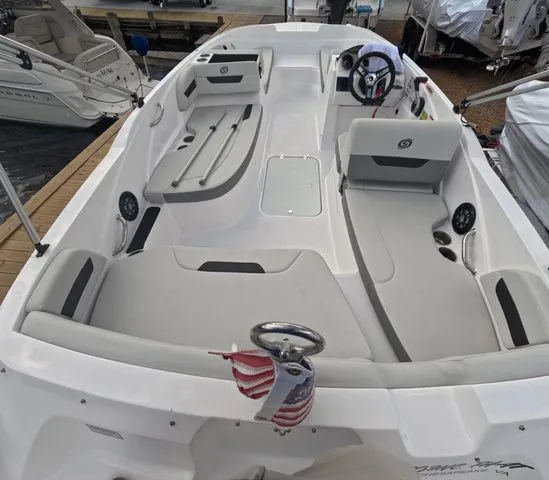 Slide: The Image of Hurricane SunDeck Sport 185 OB 2022 - 7