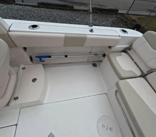 Slide: The Image of Robalo R207 Dual Console 2017 - 10