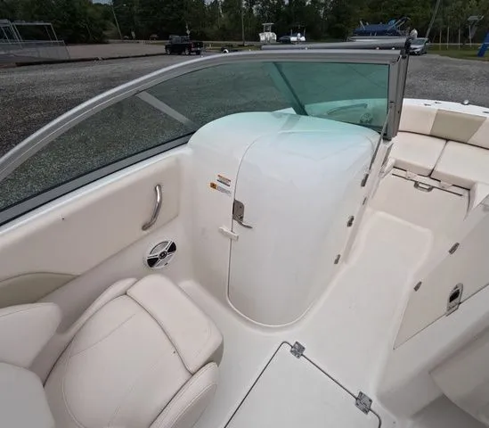 Slide: The Image of Robalo R207 Dual Console 2017 - 13