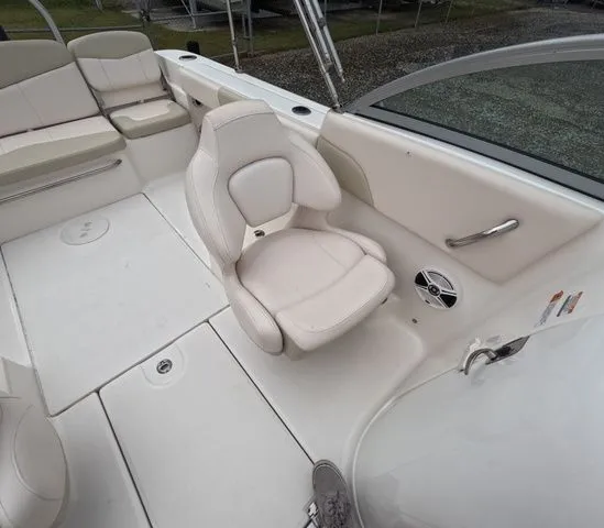 Slide: The Image of Robalo R207 Dual Console 2017 - 16