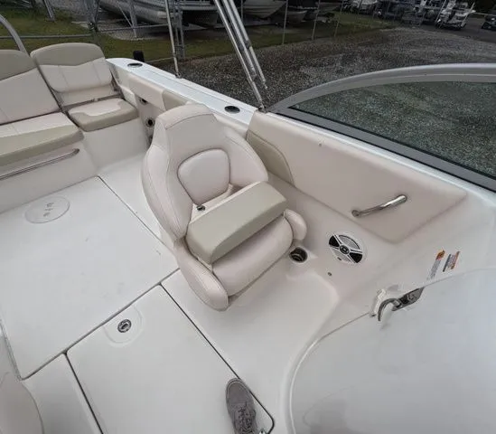 Slide: The Image of Robalo R207 Dual Console 2017 - 17