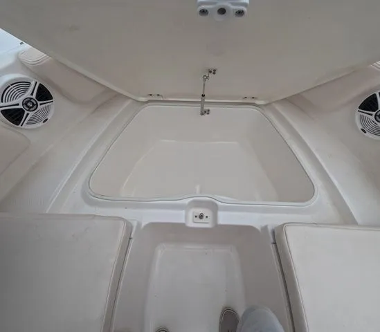 Slide: The Image of Robalo R207 Dual Console 2017 - 22