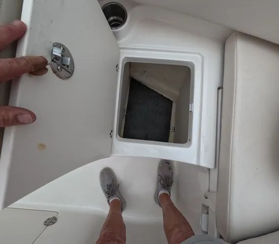 Slide: The Image of Robalo R207 Dual Console 2017 - 24