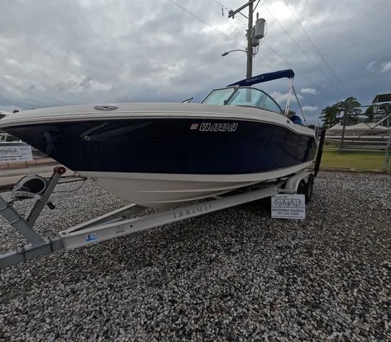 Slide: The Image of Robalo R207 Dual Console 2017 - 3