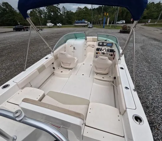 Slide: The Image of Robalo R207 Dual Console 2017 - 5