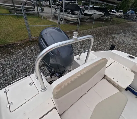 Slide: The Image of Robalo R207 Dual Console 2017 - 6