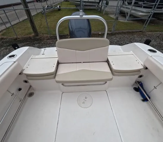 Slide: The Image of Robalo R207 Dual Console 2017 - 7