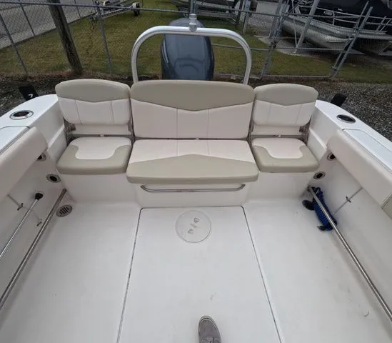 Slide: The Image of Robalo R207 Dual Console 2017 - 8