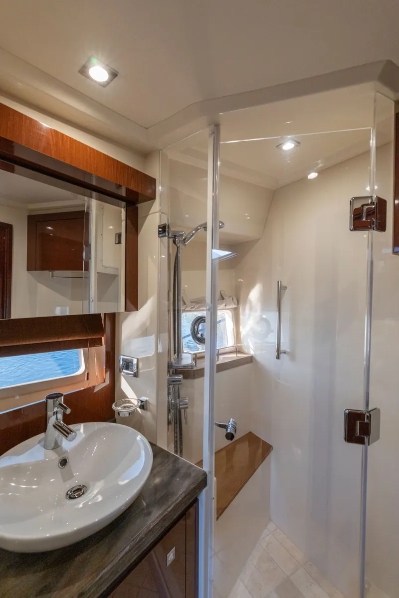 Slide: The Image of Sea Ray 510 Fly 2016 - 8