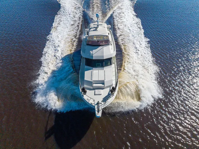 Slide: The Image of Hatteras 40 Motor Yacht 1990 - 28