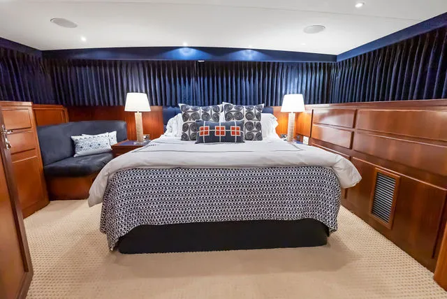 Slide: The Image of Hatteras 40 Motor Yacht 1990 - 33