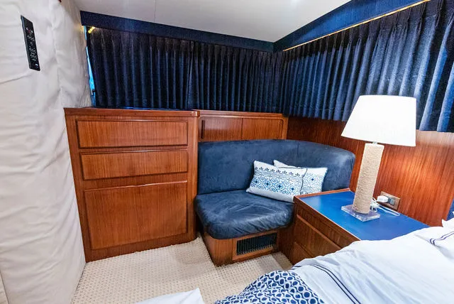 Slide: The Image of Hatteras 40 Motor Yacht 1990 - 34