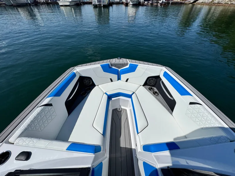 Slide: The Image of Nautique GS24 2026 - 10