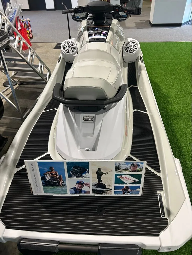 Slide: The Image of Yamaha WaveRunner VX Cruiser HO 2025 - 10