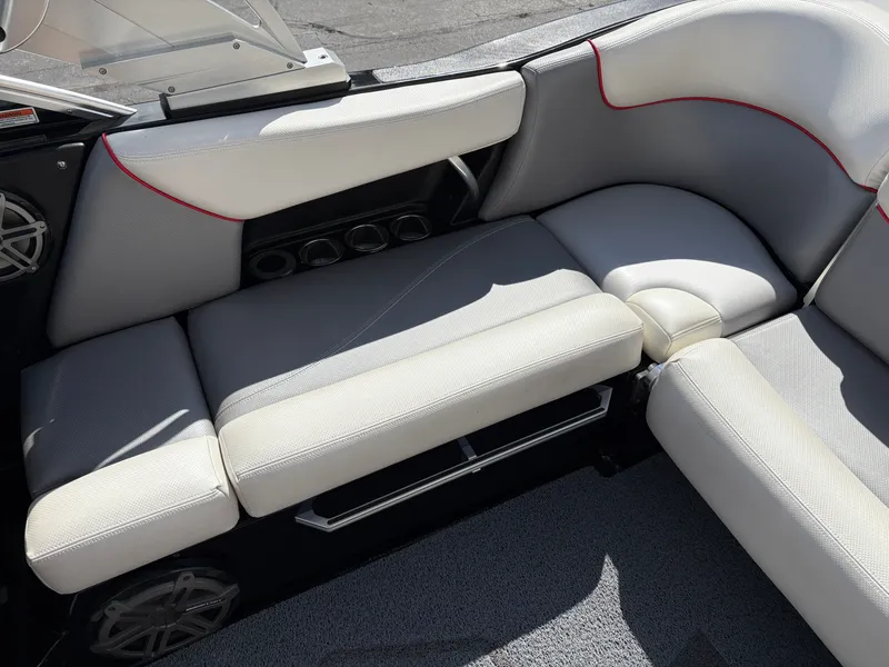 Slide: The Image of MasterCraft X23 2016 - 10