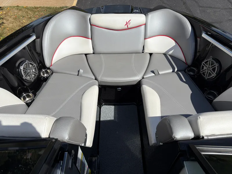 Slide: The Image of MasterCraft X23 2016 - 12