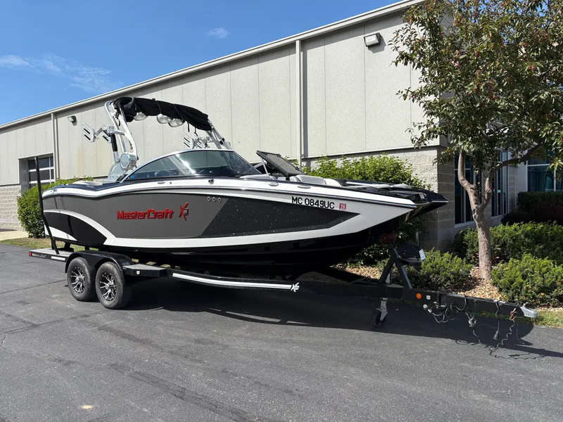 Slide: The Image of MasterCraft X23 2016 - 16