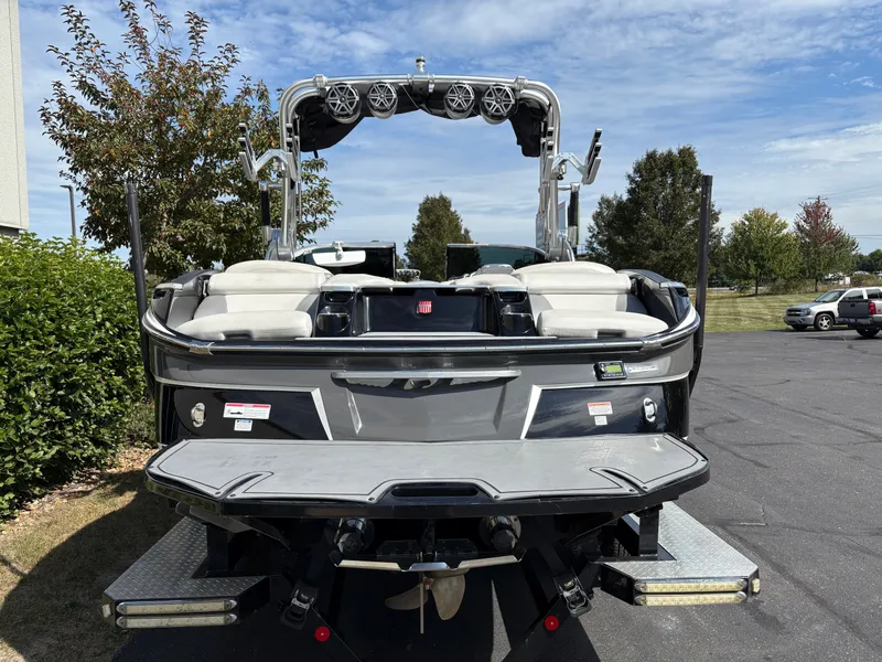 Slide: The Image of MasterCraft X23 2016 - 18