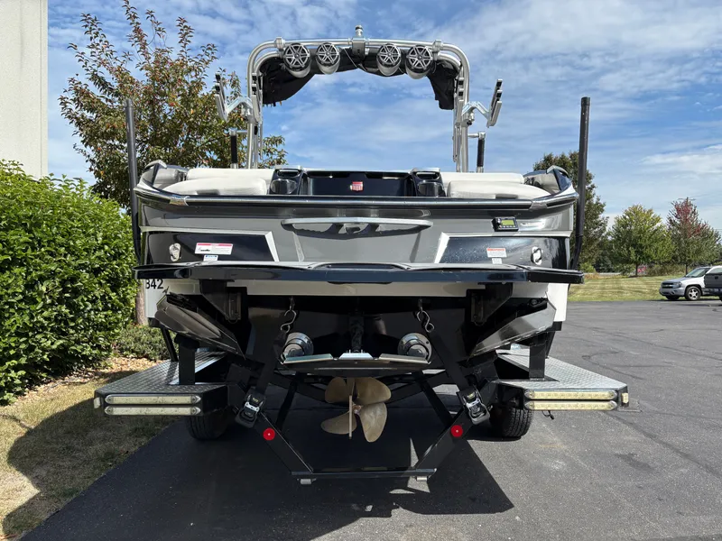 Slide: The Image of MasterCraft X23 2016 - 4