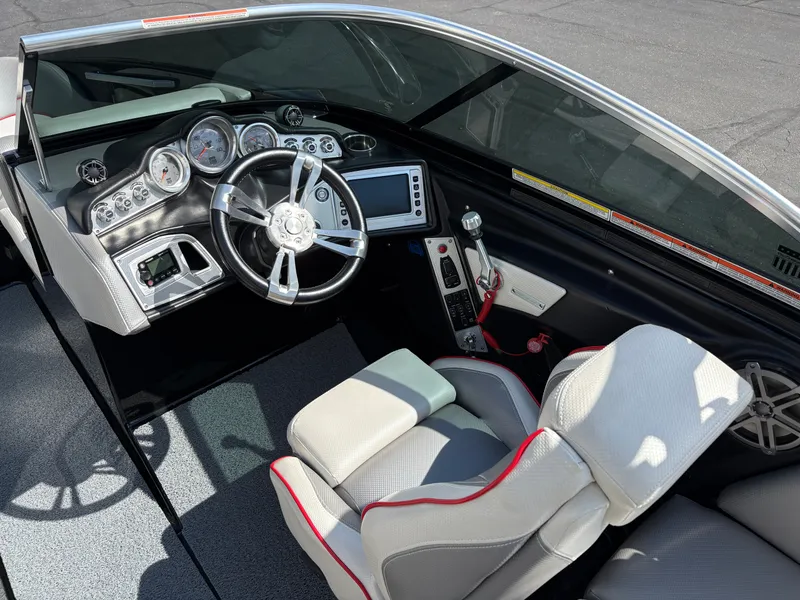 Slide: The Image of MasterCraft X23 2016 - 7