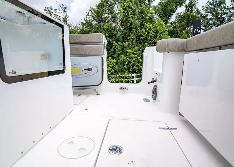 Slide: The Image of Sea Hunt Gamefish 28 Coffin Box 2026 - 11