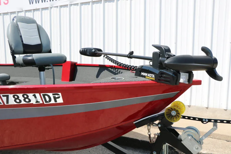 Slide: The Image of Lowe Fishing Machine 165 Pro SC 2016 - 13
