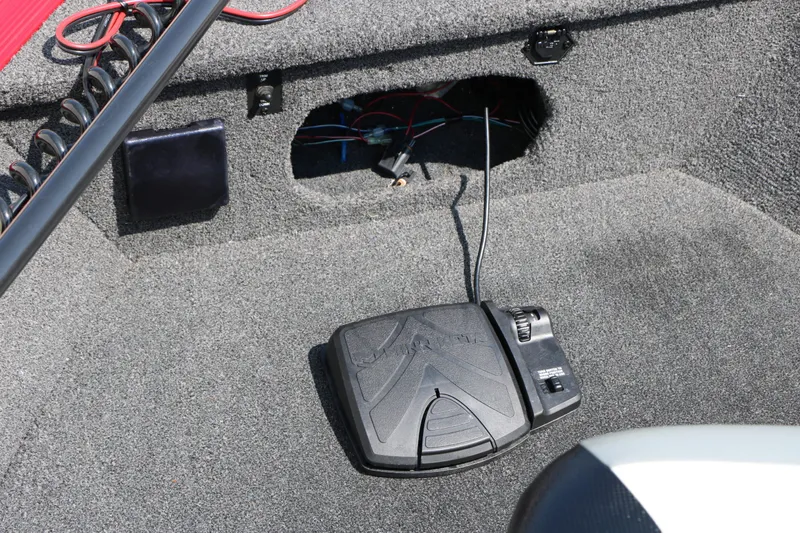 Slide: The Image of Lowe Fishing Machine 165 Pro SC 2016 - 22