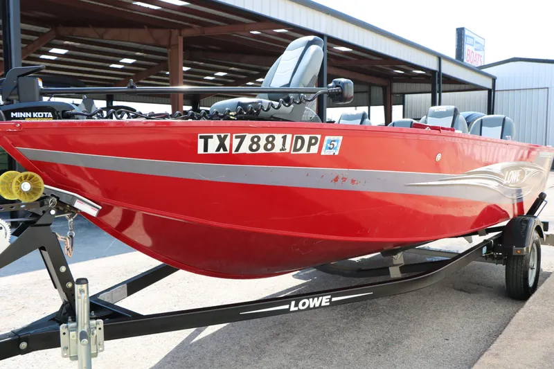 Slide: The Image of Lowe Fishing Machine 165 Pro SC 2016 - 5